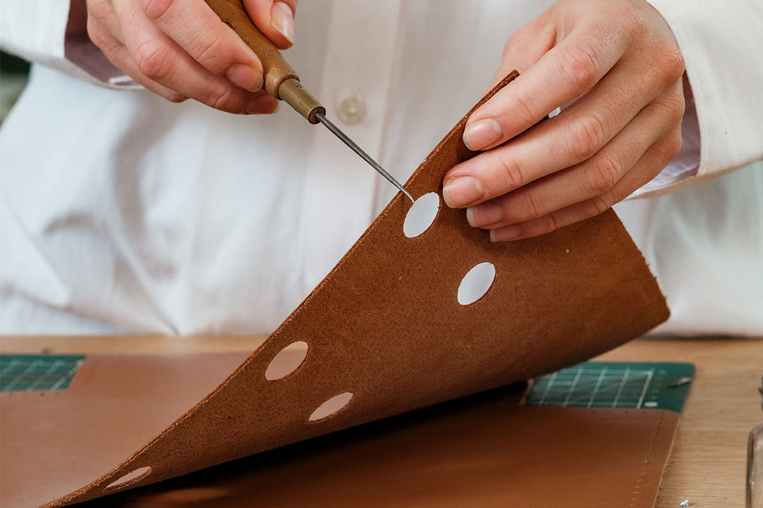 Maroquinerie artisanale à Marseille : créer des accessoires en cuir cousus main