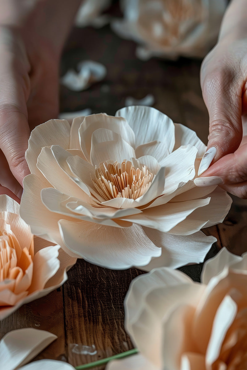 Fleurs éternelles en papier crépon : atelier floral artisanal à Marseille